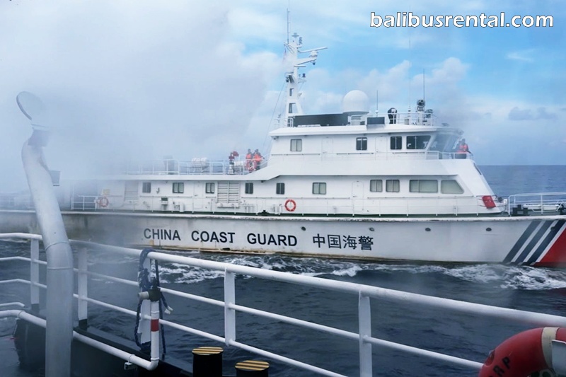 Chinese and Philippines vessels clash in South China Sea